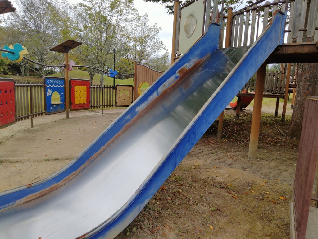 湯川ふるさと公園　大型遊具