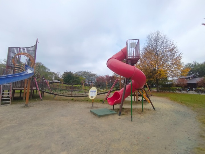 湯川ふるさと公園　大型遊具