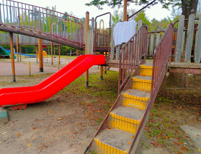 湯川ふるさと公園　子供向け遊具